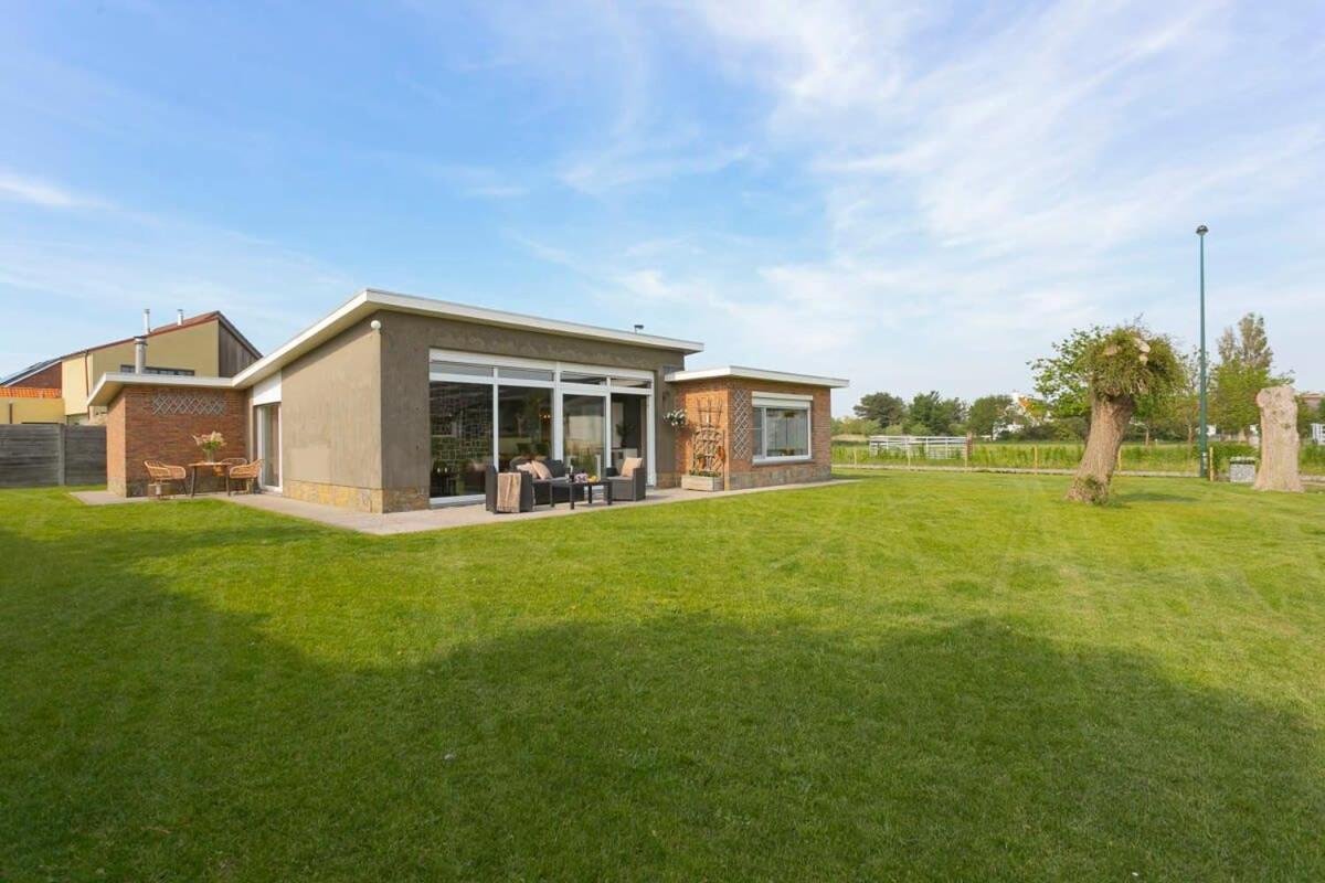 Huswell - Bungalow With Garden At 5 Minutes From The Beach Villa De Haan Esterno foto