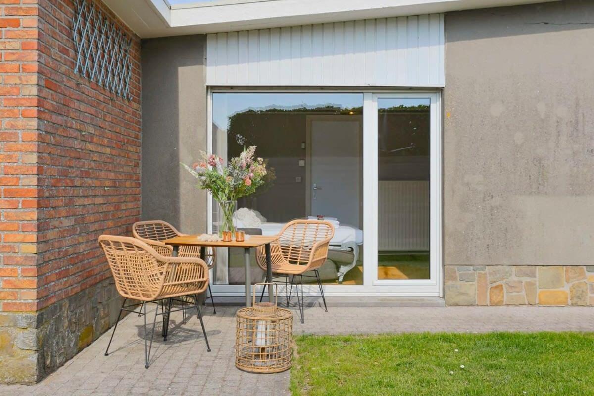 Huswell - Bungalow With Garden At 5 Minutes From The Beach Villa De Haan Esterno foto