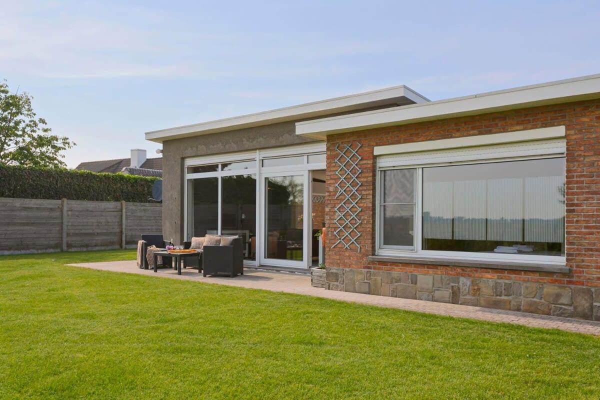 Huswell - Bungalow With Garden At 5 Minutes From The Beach Villa De Haan Esterno foto